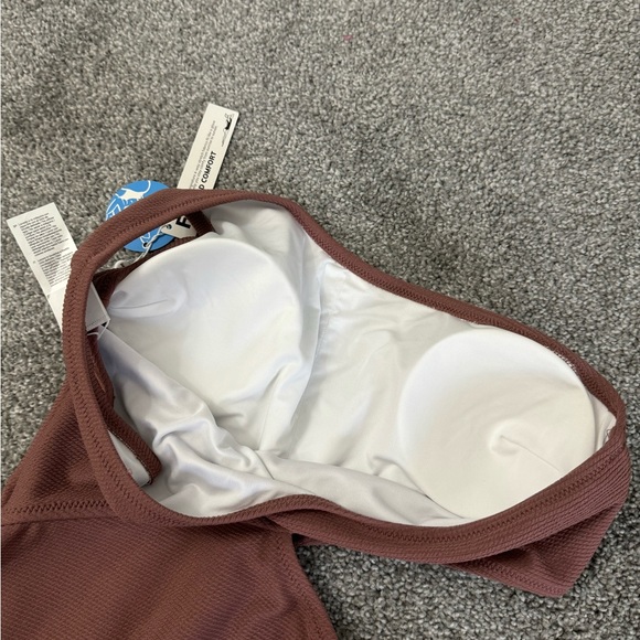 New with tags Cupshe Ribbed Cutout One Shoulder one piece swimsuit in size M - Picture 5 of 7